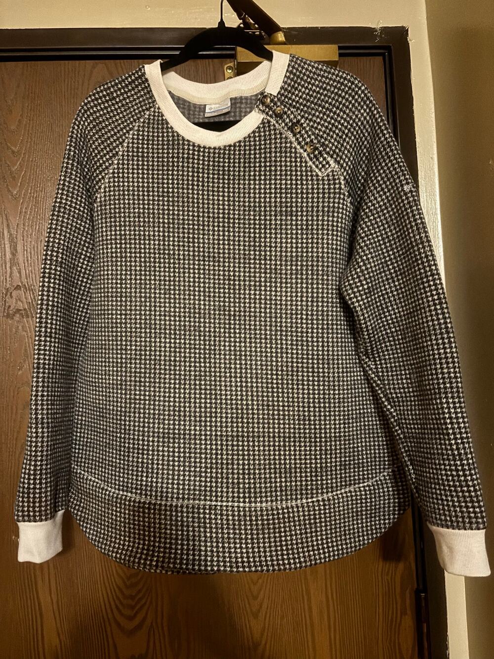 Columbia Black and White Houndstooth Fleece thick fall winter sweater